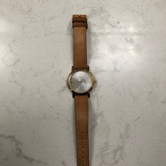 woman’s watch - Picture 2 of 3